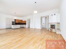 Pronájem bytu 4+kk, Praha - Nové Město, Na Moráni, 155 m2