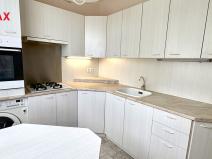 Prodej bytu 3+1, Ostrov, Kollárova, 67 m2