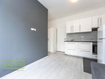 Prodej podílu 1/2 rodinného domu, Praha - Malešice, Káranská, 225 m2