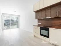 Pronájem bytu 1+kk, Praha - Hostavice, Českobrodská, 31 m2