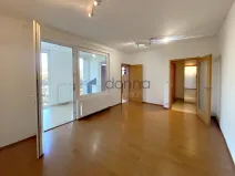 Pronájem bytu 1+kk, Praha, Nademlejnská, 35 m2