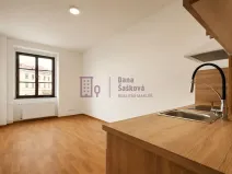 Pronájem bytu 1+kk, Jindřichův Hradec - Jindřichův Hradec I, nám. Míru, 20 m2