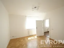 Pronájem bytu 1+1, Praha - Žižkov, Biskupcova, 33 m2