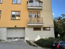 Pronájem garážového stání, Praha - Břevnov, Hošťálkova, 15 m2