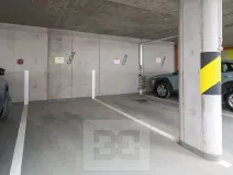 Pronájem garážového stání, Praha - Radlice, U Komína, 15 m2