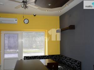 Prodej komerční nemovitosti, Karlovy Vary - Dvory, Chebská, 34 m2