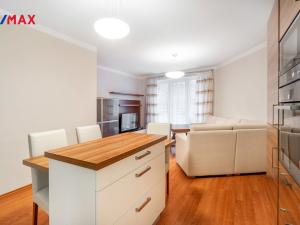 Prodej bytu 3+kk, Karlovy Vary, Zámecký vrch, 77 m2