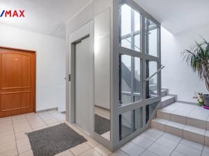 Prodej bytu 3+kk, Karlovy Vary, Zámecký vrch, 77 m2