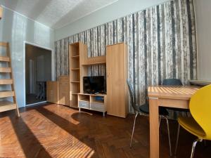 Pronájem bytu 1+1, Praha - Smíchov, Stroupežnického, 30 m2