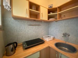 Pronájem bytu 1+1, Praha - Smíchov, Stroupežnického, 30 m2