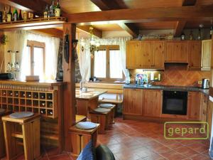 Prodej rodinného domu, Dvory, 222 m2