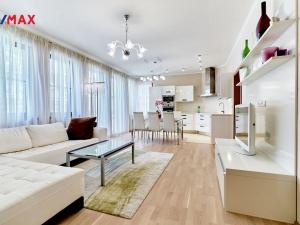 Prodej bytu 3+kk, Karlovy Vary, Zámecký vrch, 104 m2