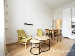 Pronájem bytu 2+kk, Praha - Smíchov, Strakonická, 44 m2