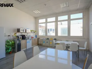 Pronájem kanceláře, Pardubice - Zelené Předměstí, Masarykovo náměstí, 321 m2