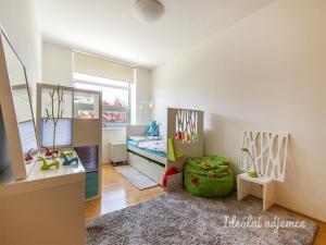 Pronájem atypického bytu, Šestajovice, K Úvozu, 280 m2