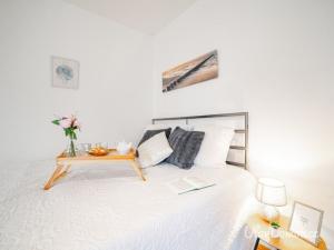 Pronájem bytu 1+kk, Praha - Záběhlice, Mattioliho, 33 m2