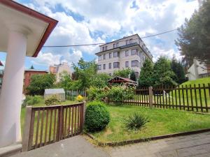 Pronájem bytu 2+1, Karlovy Vary - Drahovice, Zbrojnická, 55 m2