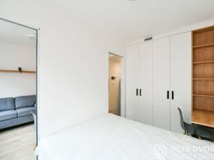 Pronájem bytu 2+kk, Praha - Smíchov, Mozartova, 26 m2