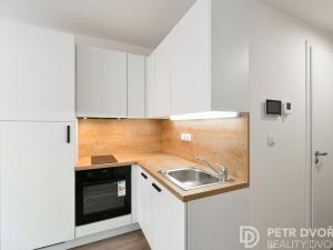 Pronájem bytu 2+kk, Praha - Smíchov, Mozartova, 26 m2