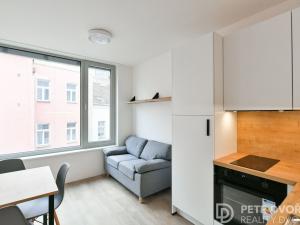 Pronájem bytu 2+kk, Praha - Smíchov, Mozartova, 26 m2