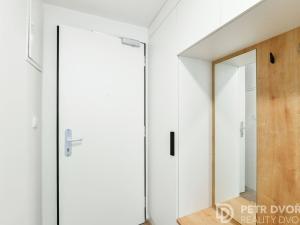 Pronájem bytu 2+kk, Praha - Smíchov, Mozartova, 26 m2