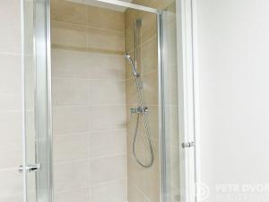 Pronájem bytu 2+kk, Praha - Smíchov, Mozartova, 26 m2