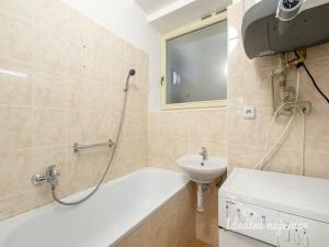 Pronájem bytu 2+kk, Praha - Žižkov, Radhošťská, 47 m2