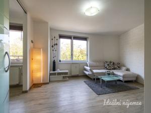 Pronájem bytu 2+kk, Praha - Záběhlice, Ve slatinách, 48 m2