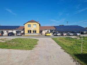 Prodej výrobních prostor, Radslavice, 3300 m2