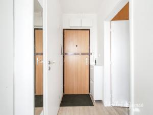 Pronájem bytu 1+1, Praha - Letňany, Dobratická, 31 m2