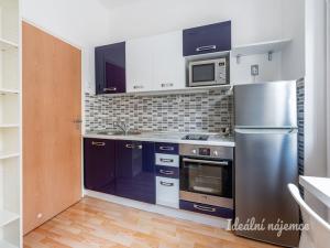 Pronájem bytu 2+kk, Praha - Smíchov, Stroupežnického, 32 m2