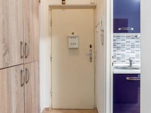 Pronájem bytu 2+kk, Praha - Smíchov, Stroupežnického, 32 m2
