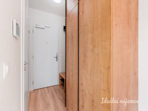 Pronájem bytu 1+kk, Praha - Veleslavín, Na Větrníku, 27 m2