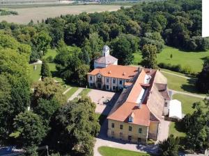 Prodej rodinného domu, Choltice, nám.Sv.Trojice, 174 m2