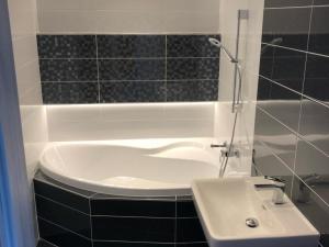 Pronájem bytu 2+kk, Pardubice - Zelené Předměstí, Pod Vinicí, 57 m2