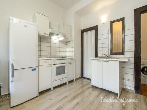 Pronájem bytu 1+kk, Praha - Michle, Adamovská, 25 m2