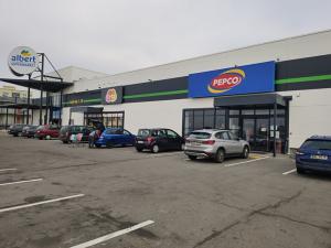 Pronájem obchodního prostoru, Česká Lípa, Šluknovská, 335 m2