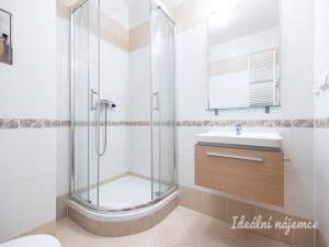 Pronájem bytu 2+kk, Praha - Hloubětín, Nademlejnská, 38 m2