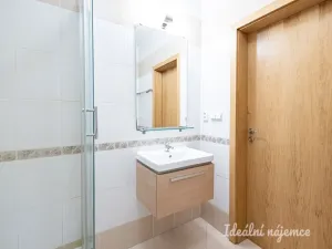 Pronájem bytu 2+kk, Praha - Hloubětín, Nademlejnská, 38 m2
