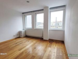 Pronájem bytu 1+kk, Praha - Vinohrady, Perucká, 26 m2