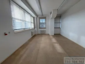 Pronájem skladu, Krnov - Pod Bezručovým vrchem, nám. Minoritů, 10 m2