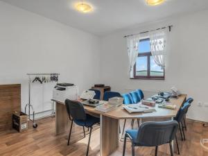 Prodej vícegeneračního domu, Valeč, Náměstí, 287 m2