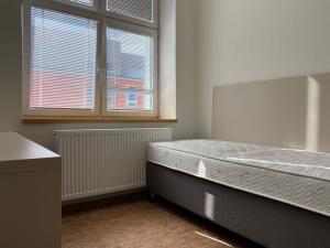 Pronájem bytu 1+kk, Praha - Smíchov, Křížová, 23 m2