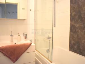 Pronájem bytu 2+kk, Karlovy Vary, Vrchlického, 51 m2