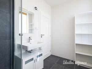 Pronájem bytu 2+kk, Praha - Strašnice, Limuzská, 50 m2