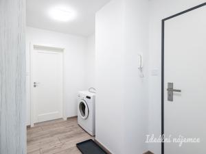 Pronájem bytu 2+kk, Praha - Strašnice, Limuzská, 50 m2
