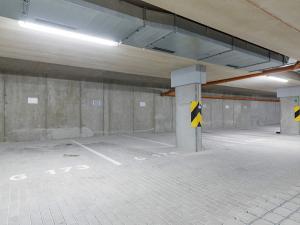 Pronájem garážového stání, Praha - Holešovice, Vrbenského, 12 m2