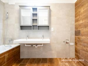 Pronájem bytu 3+kk, Praha - Modřany, Zlochova, 77 m2