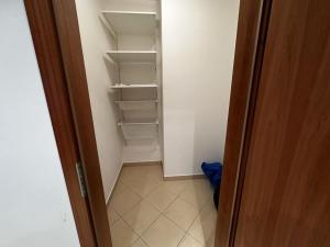 Pronájem bytu 2+kk, Praha - Zličín, Tulešická, 57 m2