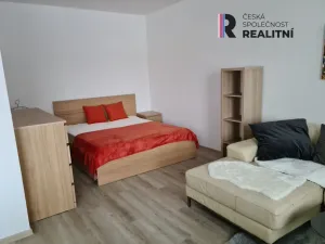 Pronájem bytu 1+kk, Zlín, Lorencova, 42 m2